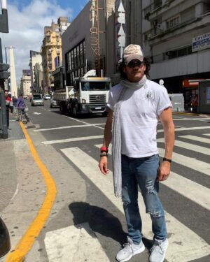 Mario Cimarro Instagram - Que bien sienta caminar temprano en estas campeonas  calles .Que bien sienta admirar ese obelisco campeón , que satisfacción este Buenos Aires . Campeona capital del albiceleste campeón mundial ⚽️🏆🥇