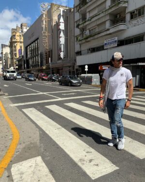 Mario Cimarro Instagram - Que bien sienta caminar temprano en estas campeonas  calles .Que bien sienta admirar ese obelisco campeón , que satisfacción este Buenos Aires . Campeona capital del albiceleste campeón mundial ⚽️🏆🥇
