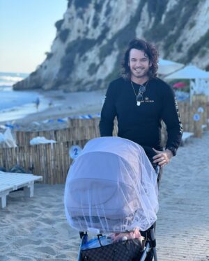 Mario Cimarro Instagram - Una sonrisa para iluminar tu día !