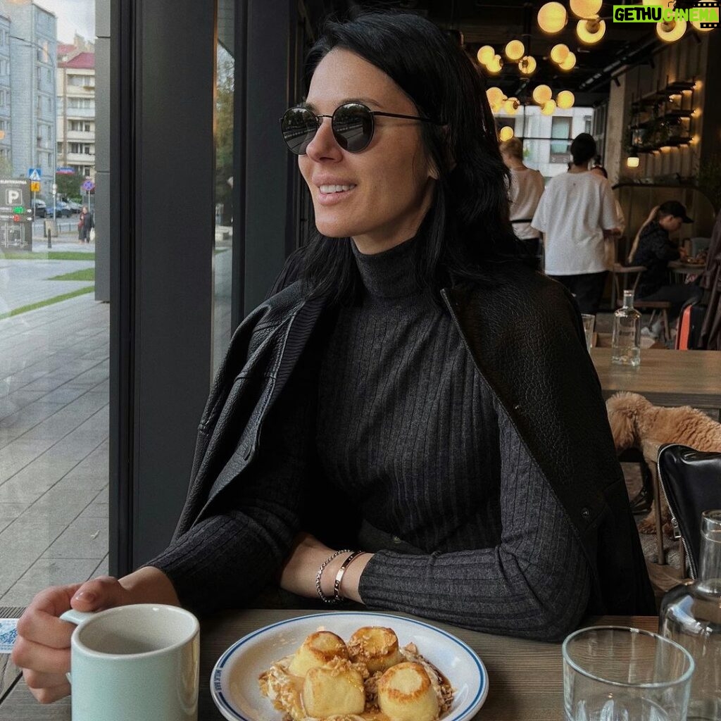 Mariya Efrosinina Instagram - Найсмачніші на планеті сирники «три молока» живуть в Мілк Барах @milkbarkyiv та @milkbarwarsaw Milk Bar Warsaw