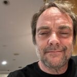 Mark Sheppard Instagram – Let’s try this again. Thank you to everyone who attended @supanovaexpo Gold Coast! See you in Melbourne!!! Now the change bit… Asinine behavior by the ground staff @americanair SYD. 28 hour delay(costing us thousands in expenses) promises of an upgrade to my wife and child (unacceptable communication breakdowns and pathetic customer service AGAIN) only to be ignored for said upgrade by the boarding team AND the supervisor who promised the upgrade on a VIRTUALLY EMPTY PLANE. I spend an insane amount of money proving my loyalty to this airline, only to be let down again and again. You will get our bill. Your customers are your bread and butter.