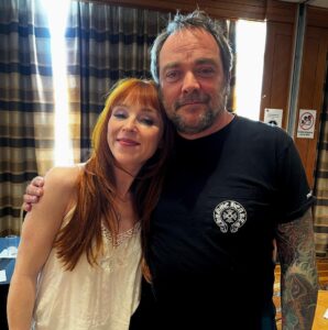 Mark Sheppard Instagram - Thank you for all the amazing displays of love and affection this weekend in Paris! And thank you Vanessa and her crew @peopleconvention for the amazing time! Found this wee bit in the green room, seems nice… #spnfamily