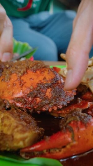 Mark Wiens Instagram - Best ever chili crab! 🦀 and chili tuna (and the secret recipe is made with 30 kilos of chilies 🌶️ 🔥)! 

📍 Nasi Beti Bu Karmini #Surabaya #Indonesia #streetfood @budi_tarjo