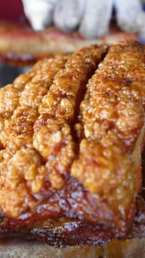 Mark Wiens Instagram - Incredibly crispy pork belly (หมูกรอบ) cooked in tandoor-like earthen jars. So good, must eat when you’re in Chiang Mai!

📍 Neng Earthen Jar Roast Pork เหน่ง ไก่ย่าง หมูกรอบอบโอ่ง ร้านลับ ต้องโดน #ChiangMai #Thailand #ThaiFood