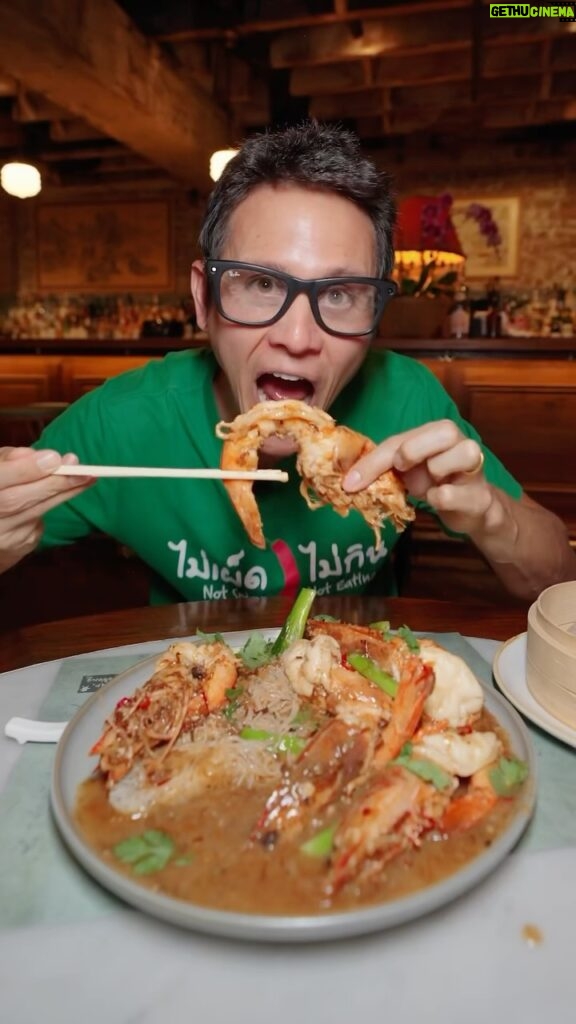 Mark Wiens Instagram - Huge prawns in Australia! 🦐🦐 Thanks to Chef Dan @hongsta_gram and @RayBanMeta #smartglasses #RayBanMeta Mr. Wong
