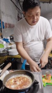 Mark Wiens Instagram - Fastest instant noodle, and omelet chef in the Philippines - insane leatherman skills! 📍Kusina ni Osting #Cebu #Philippines @kalamicebu Cebu Philipines