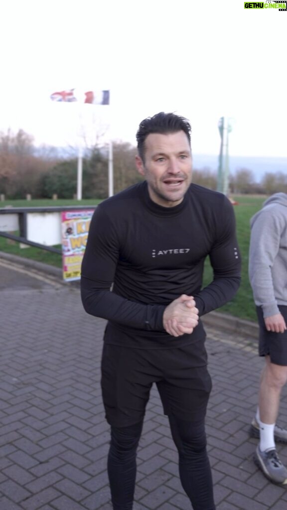 Mark Wright Instagram - What a turnout today!! 💪🏽 out of everything I do, nothing compares to @_livewright_ the feeling I get when helping others on their fitness journey is immense. I’m so proud of everyone that showed up today at 7:45am on a Sunday morning which was a cold one!! 1 degrees!! 🥶 Can’t wait to do it all again!! @viphq_essex Video by @rosstesta @3headsagency