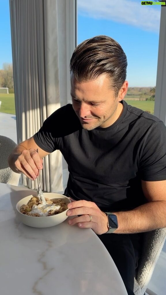 Mark Wright Instagram - Apple crumble… but make it healthy🍏🥥🍯 Loads more recipes like this on @_livewright_ Ingredients: Filling: 5 Granny Smith apples, peeled and chopped into bitesize chunks 1 tablespoon sugar 1 tablespoon corn starch ½ teaspoon ground cinnamon Topping: 2 cup rolled oats 1/2 cup almond flour 1/2 cup chopped walnuts or pecans 1tsp ground cinnamon 1/2 tsp ground ginger 1/2 tsp fine sea salt 1/3 cup maple syrup 1/3 cup coconut oil, melted, plus more for baking dish Honey, coconut yoghurt or ice cream to serve Method: 1. Preheat the oven to 180C. Smear a little of the coconut oil in a baking dish. 2. In a large bowl, toss together the apples, sugar, corn starch, and cinnamon. 3. Pour the apple mixture into the baking dish. 4. In the same bowl as you made your apples add the oats, almond flour, nuts (if using), cinnamon, ginger, and salt. Add the maple syrup and coconut oil and rub together until it looks like a crumble consistency . 5. Spread the oat topping evenly over the apples then make for 30 minutes or until the top is golden. This makes the apples soft but not a sauce, cook for longer if you’d prefer a saucy consistency.