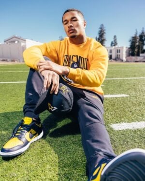 Marshawn Lynch Instagram - Bit the bullet bounced back n went in beastmode🥇

@beastmode 
@beastmodemktg 
@ca_legends_ 
@beastmodestore