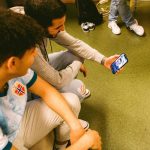 Martin Ødegaard Instagram - Mustafa kom til Norge da han var 6 år og har bodd over 13 år i Norge. Han har ingen andre minner om livet enn det livet han har levd og lever i Norge. Hans eneste ønske er å bli værende. Storebror Abdel har fått godkjent oppholdstillatelse, mens Mustafa som har vært i Norge siden han var enda yngre blir nå kastet ut og straffet for noe hans mor gjorde da de kom til Norge for 13 år siden. For meg er det åpenbart at all sunn fornuft er lagt til side i denne saken, og Mustafa blir straffet for noe han selv ikke har gjort. Han må stå til rette for en annen sin handling begått da han selv var 6 år gammel. Jeg synes det er fullstendig FEIL. I dag snakket jeg med Mustafa og fikk høre hans sterke historie. Jeg merket hvor inderlig sterkt han ønsker å bli værende i Norge og hvor mye det betyr for han. Det er her livet hans er og har vært de siste 13 årene. Jeg kommer herved med et ønske for denne julen: Stopp utkastelsen av Mustafa. ❤️🙏🏼