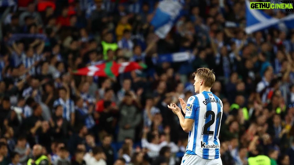 Martin Ødegaard Instagram - Orgulloso de ser parte de este equipo. Muchas gracias afición por el apoyo 🙌🏼💙