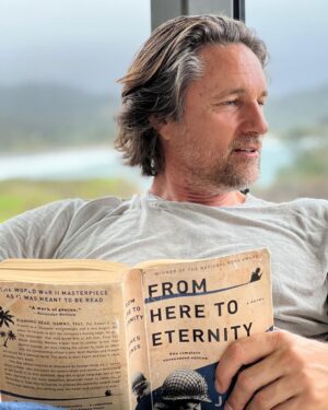Martin Henderson Instagram - Love a good book on a rainy day. What are you guys reading right now ?