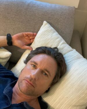 Martin Henderson Instagram - Just hanging in my trailer waiting to pretend to be someone else. There’s a saying in my industry that goes, “hurry up and wait” - rather accurate. Sending everyone love and light from #virginriver ❤️