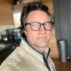 Martin Henderson Instagram - Just woke up and figured I’d say hi and hope everyone is having a great day 🤷🏻‍♂️