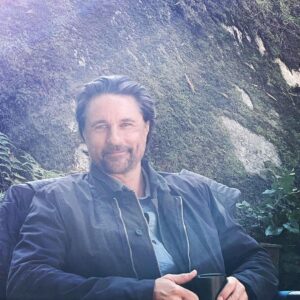 Martin Henderson Instagram - Waiting on set finding sunbeams shooting season 5… sorry I originally wrote season 6 which was a silly mistake because we haven’t made season 6. 🙊