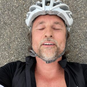 Martin Henderson Instagram - Back on the bike with my bud @maliburealestate in the Bu - pretty sure climbing mountains used to be a lot easier. Funny how many cars passing by thought we might’ve crashed but in reality we were just exhausted #teamdadbod #roadbike #santamonicamountains #getoutside