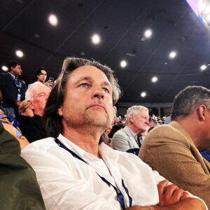 Martin Henderson Instagram - Thank you @australianopen for an incredible front row seat for watching the men’s semi final last night between @tommypaull and @djokernole I screamed my lungs out supporting @tommypaull 🇺🇸 but the mighty Serb struck again. So impressive to witness such greatness from both athletes. Thank you @jaynehrdlicka and @tennisaustralia for putting on such an incredibly well run event. What an amazing team! We had a ball 🎾 #ausopen open #tennisaustralia #rodlaverarena #grandslam