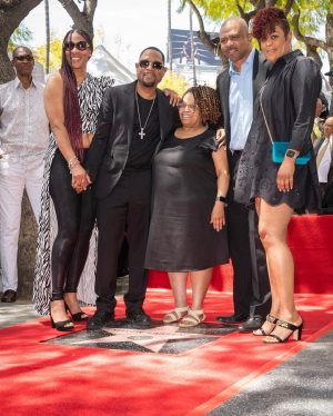Martin Lawrence Instagram - I am absolutely blessed and honored to have received my star on the Hollywood Walk of Fame. Thank you to my wonderful friends, family and team for all of the years of endless love and support. To my fans, without you, I wouldn’t be here. Much love and God bless 🙏🏾 #blessed #hollywoodwalkoffame ⭐️
📸 @evoake