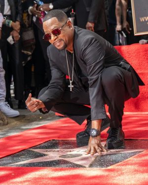 Martin Lawrence Instagram - I am absolutely blessed and honored to have received my star on the Hollywood Walk of Fame. Thank you to my wonderful friends, family and team for all of the years of endless love and support. To my fans, without you, I wouldn’t be here. Much love and God bless 🙏🏾 #blessed #hollywoodwalkoffame ⭐️
📸 @evoake