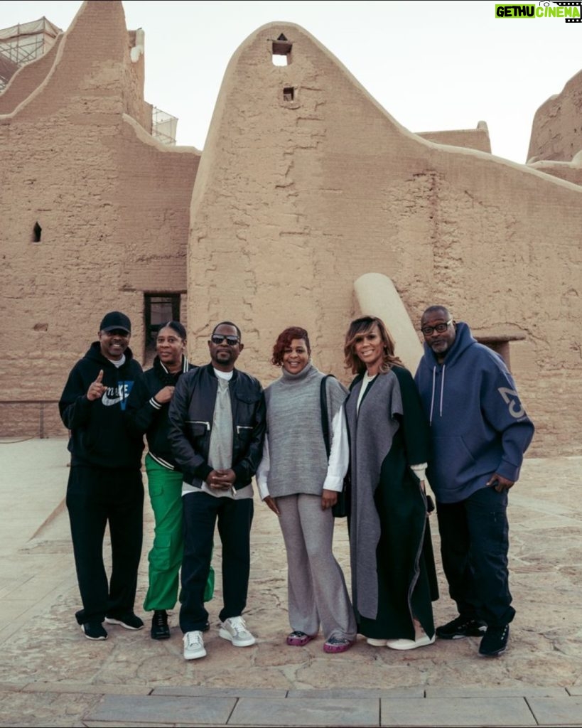 Martin Lawrence Instagram - What a thrilling cultural experience we had exploring #Diriyah the 300 year old largest mud city in the world!🇸🇦 #VisitSaudi #SaudiWinter @visitsaudi