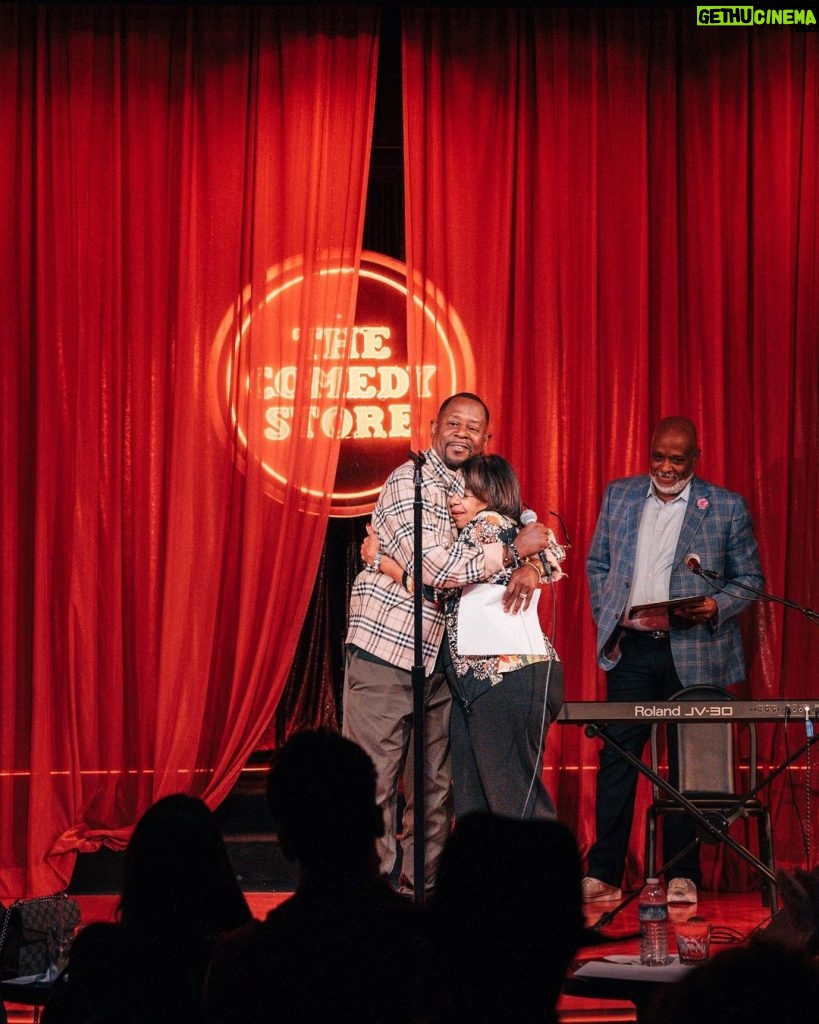 Martin Lawrence Instagram - Much love to @handsheartshope_foundation for having me out last week to honor the amazing Patti Rayner for her years of service and support to those in need within our communities 🙏🏾 #tbt 📸 @imandrewjackson Los Angeles, California