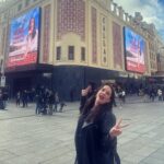 Martita de Graná Instagram - Madrid, 6 de diciembre. Se lía 🔥 Mi careto en pleno Callao, flipas. Has visto ya mi nuevo show? Entradas en www.martitadegrana.com ❤️ Plaza del Callao