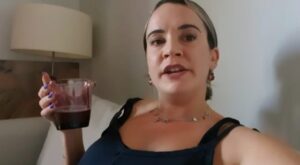 Martita de Graná Instagram - Amig@s que no te dejan beber agua.

@aguafontvella 
#graciasfontvellagas
#burbujasllenasdevida