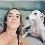Martita de Graná Instagram - Os presento a Tyra.😁🍀 La nueva miembro de mi family. Es una galguita joven que encontramos abandonada, muy cansada, con garrapatas y otros animales en su bonito body, con la piel malita y sobretodo hambrienta y muerta de sed.😤 Ahora tiene una casa donde está feliz, recuperándose y donde va a ser muy amada. Y yo más contenta que unas pascuas. Ya te quiero Tyra. 💜💜💜 Adopta! No compres!