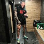 Martyn Ford Instagram - Well, this has to be the fastest cut I’ve EVER DONE ….. we are still 4 days away from filming, so I know I can still drop a load more, the joy of not knowing when filming starts 😂 …. But as always, I love a challenge, and I’m extremely happy with results so far. Down from 142kg and now sitting at 137kg in 4 days, training 4-5 hours a day, sauna and 80g of carb a day 😂🤦‍♂️ ….. it’s not ideal, but tough times, call for drastic measures ….. let’s get to work 👊🔥 HUGE shout out to @animalpak and the Animal Cuts, definitely added an extra dimension. #animalpak #fitness #fatloss