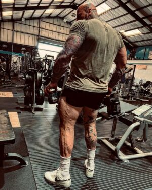 Martyn Ford Instagram - Out here … building a M@tha Fu£ing MONSTER ….. 24 st and growing 💪🏻 …. Time to get spicey, some HUGE things coming next year, and now we prep #event #competition #timeisnow #finally