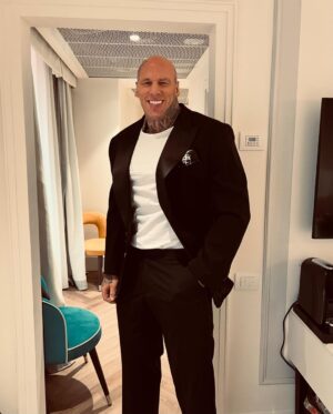 Martyn Ford Instagram - Well, it would be rude to leave italy 🇮🇹 without a little treat …. @lgfg_fashion_house ♥️🌏#italy