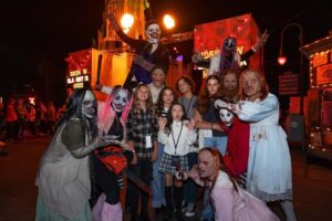 Mason Thames Instagram - Thank you @horrornights for these amazing photos and the incredible experience!! So many jump scares! We had a blast! @madeleinemcgraw @blumhouse #universalhhn @unistudios
