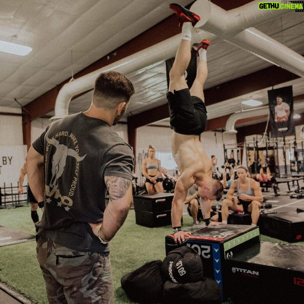 Mat Fraser Instagram - These #HARDWORKERS are ready. #HWPO - @crossfitgames @hwpotraining @katrintanja @jhopper3 @_jakedouglas_ @christine.kole @amandajbarnhart Madison, Wisconsin