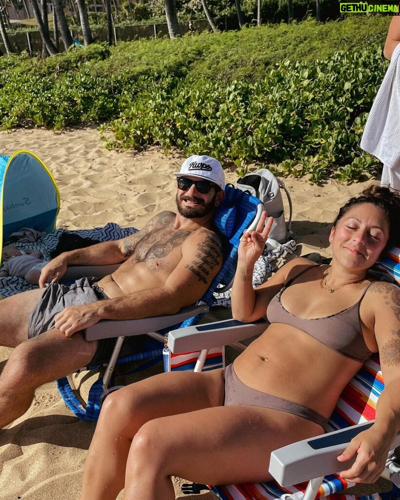 Mat Fraser Instagram - Well, we officially have an island baby. The sunshine looks good on her, just like mama. Until next time Hawai’i 🤙🌴. #hawaii #hwpo @sammymoniz
