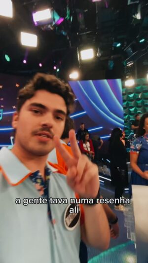 Matheus Lustosa Instagram - 42 anos de SBT !!!! Mas tb fizemos 10 anos de Chiquititas!!!!
Passando agora no sbt!!
Quem leva?
Chiquititas ou carrossel?! #chiquititas #carrossel