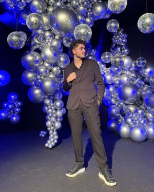 Matheus Lustosa Instagram - mais uma pq esse look tava perfeito!
@ellus @ellusjk