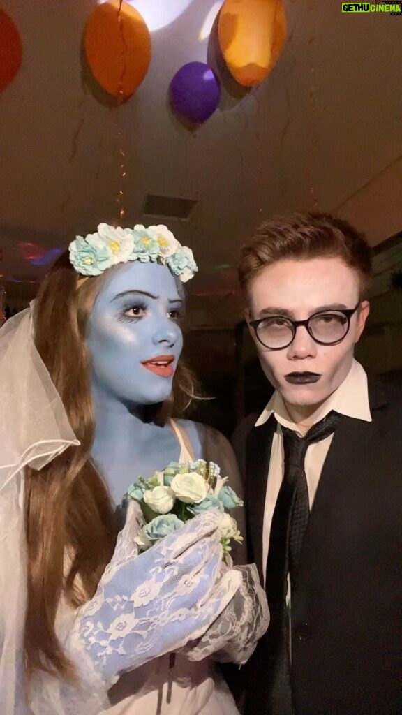 Matheus Ueta Instagram - Quem acertou que era Noiva Cadáver e Victor? #halloween #makeup
