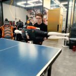 Matheus Ueta Instagram - Marca aquele amigo que quando quer vencer sempre dá um jeito 🤣 PS: Nenhum teclado @redragonbrasil foi ferido neste vídeo! #los #losgrandes #pingpong #viral #x1 #humor #reels