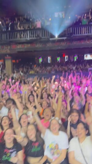 Matt Bennett Instagram - Florida was out in full force this weekend! Thanks for an incredible run of shows :) Looking forward to Louisville-Nashville-Atlanta baby oh behave!