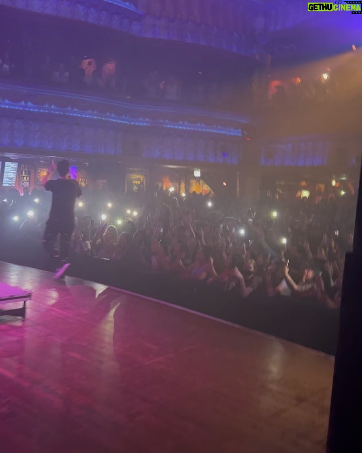 Matt Bennett Instagram - Shecago! Thank you for making me and @daniellamonet feel right at home! You guys are exciting and inviting! Truly a city for a person just like me! House of Blues Chicago