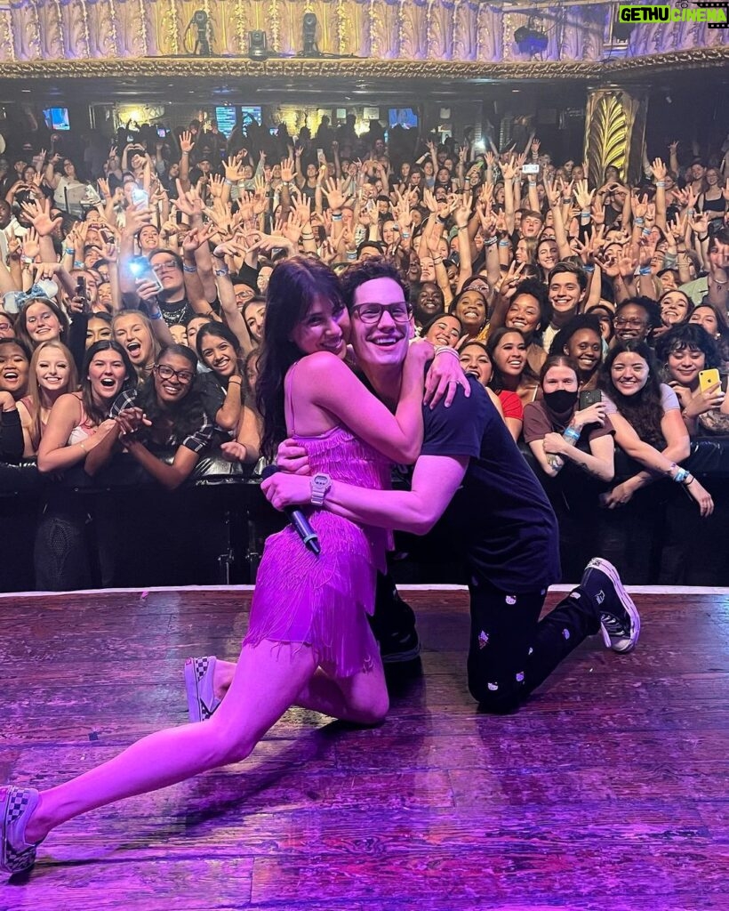 Matt Bennett Instagram - Shecago! Thank you for making me and @daniellamonet feel right at home! You guys are exciting and inviting! Truly a city for a person just like me! House of Blues Chicago