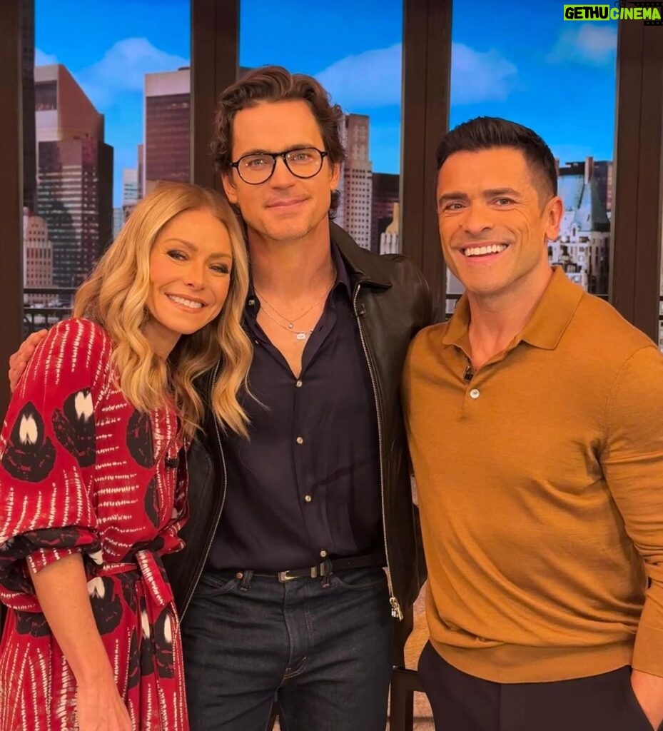 Matt Bomer Instagram - ❤️NYC❤️ Fellow Travelers now streaming on @paramountplus and @showtime @maestrofilm in theaters Nov 22 All styling: @warrenalfiebaker Grooming: @melissa.dezarate and Losi