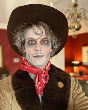 Matthew Gray Gubler Instagram - happy Halloween everyone, i love you more than candy corn