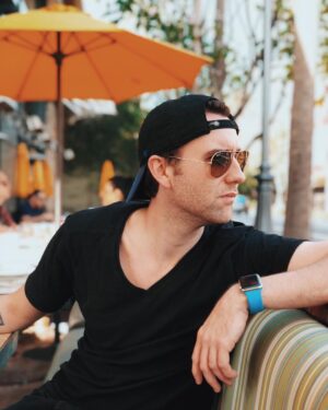 Matthew Lewis Instagram - No two ways about it. I have a claw.