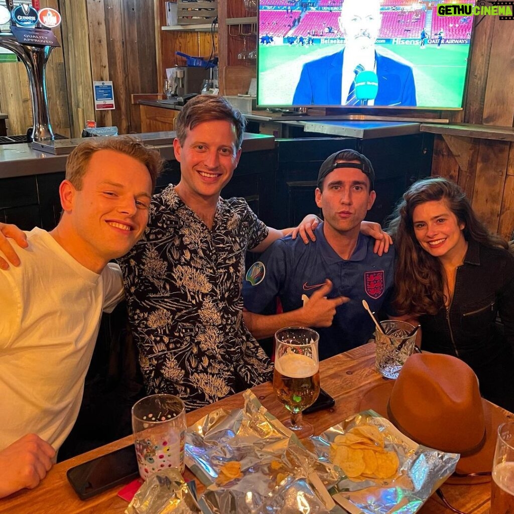 Matthew Lewis Instagram - All Creatures cast having a night out at the footy. Hugh v. Herriot. England v. Scotland. Come on England! 🏴󠁧󠁢󠁥󠁮󠁧󠁿🏴󠁧󠁢󠁥󠁮󠁧󠁿🏴󠁧󠁢󠁥󠁮󠁧󠁿