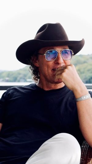 Matthew McConaughey Instagram - give to get
#merrychristmas #happyholidays