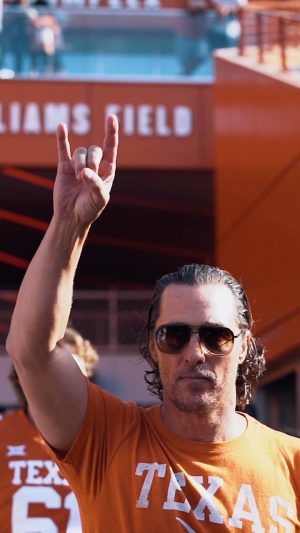 Matthew McConaughey Instagram - It’s GAMEDAY! Get your horns up 🤘🤘