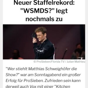 Matthias Schweighöfer Instagram - Herzlichen Glückwunsch @hazelsgonnahaze 🎉 Aber glaub mal nicht, dass ich (die Person, die übrigens zweimal hintereinander gewonnen hat, just saying :) es dir nächsten Sonntag einfach mache 😎

Und übrigens: ihr seid die GEILSTEN! DANKE fürs Einschalten!🙏🙏

@officiallyjokoturbo @florian.david.fitz @julian_mathieu_ @jokoundklaas