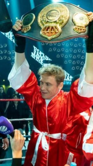 Matthias Schweighöfer Instagram - Mein Sohn hat gesprochen ... @officiallyjokoturbo , zieh dich warm an! Einschalten, 20:15 Uhr auf @prosieben @hazelsgonnahaze @florian.david.fitz @jokoundklaas
