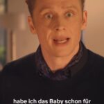 Matthias Schweighöfer Instagram - I think the baby and the dog spend too much time together ... who watched it already? Out now on @netflix - #FamilySwitch with @jennifer.garner @edhelms @ememyers @bradynoon Ich glaube, das Baby und der Hund verbinden zu viel Zeit miteinander ... Wer hat den Film bereits gesehen? Ab sofort bei @netflixde - #FamilySwitch!